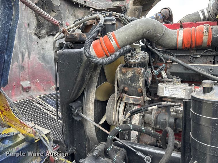 image for item EM8197 2003 Kenworth T600 semi truck