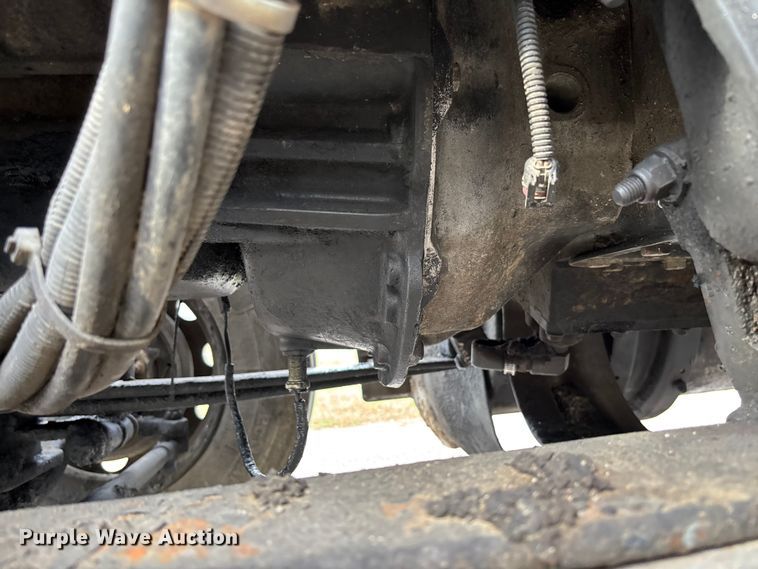 image for item EM8197 2003 Kenworth T600 semi truck