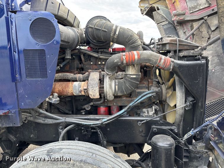 image for item EM8197 2003 Kenworth T600 semi truck