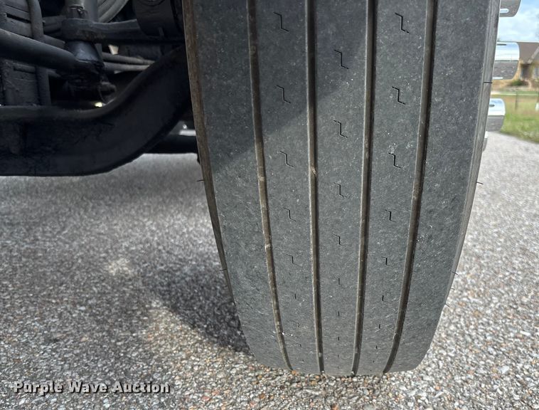 image for item EM8197 2003 Kenworth T600 semi truck