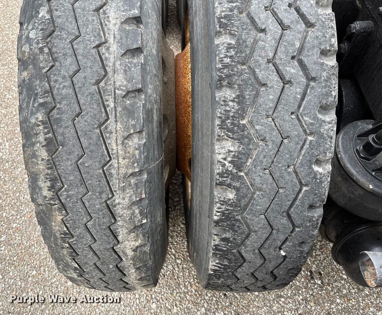 image for item EM8197 2003 Kenworth T600 semi truck