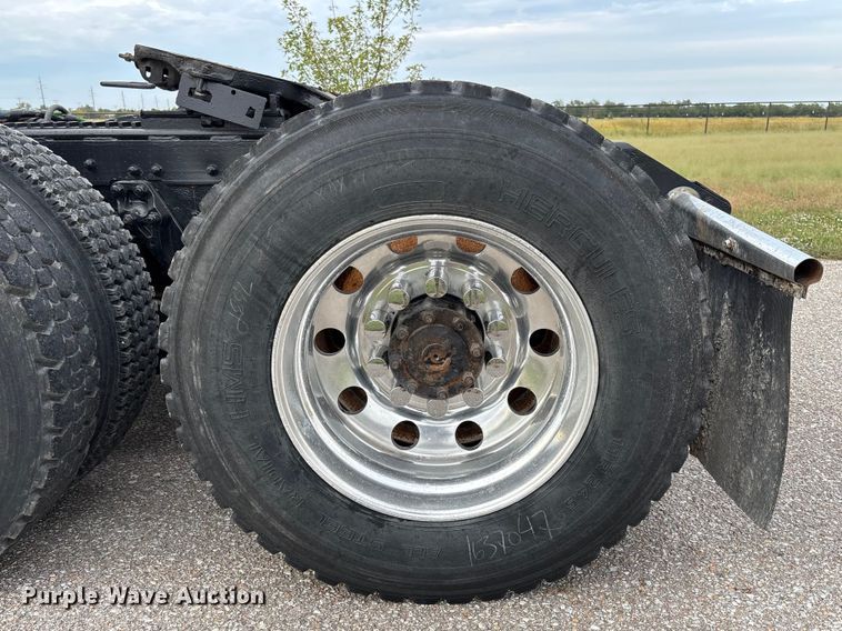 image for item EM8197 2003 Kenworth T600 semi truck