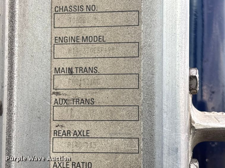 image for item EM8197 2003 Kenworth T600 semi truck