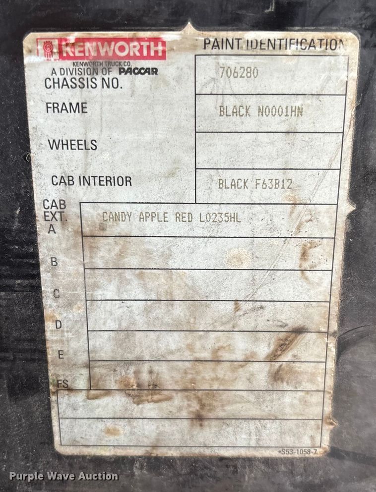 image for item EM8197 2003 Kenworth T600 semi truck