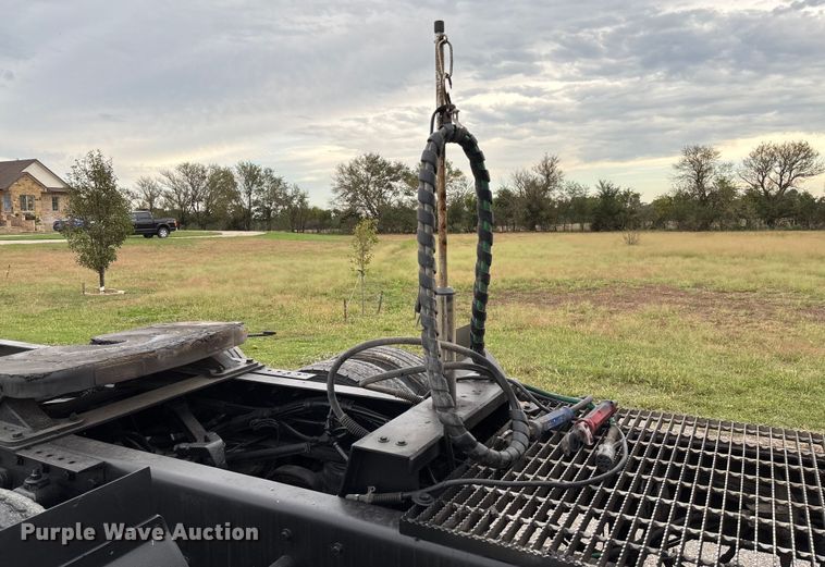 image for item EM8198 1999 Kenworth T800 semi truck