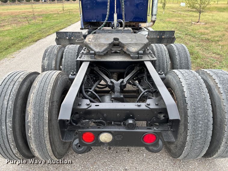 image for item EM8198 1999 Kenworth T800 semi truck