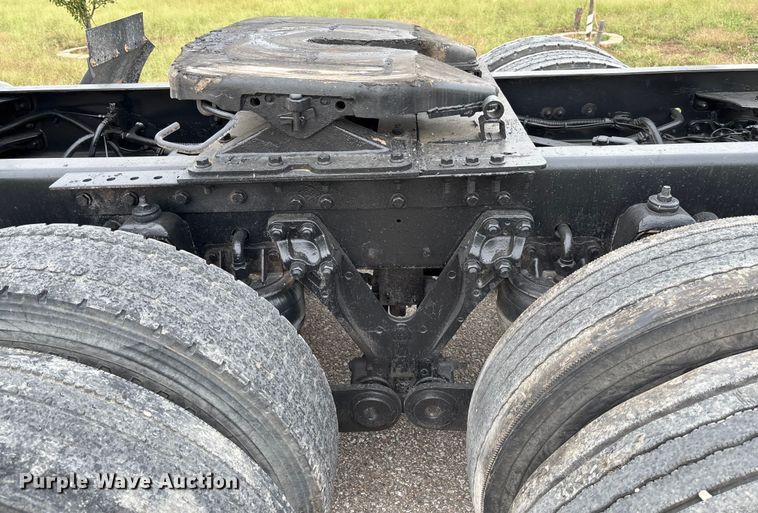 image for item EM8198 1999 Kenworth T800 semi truck