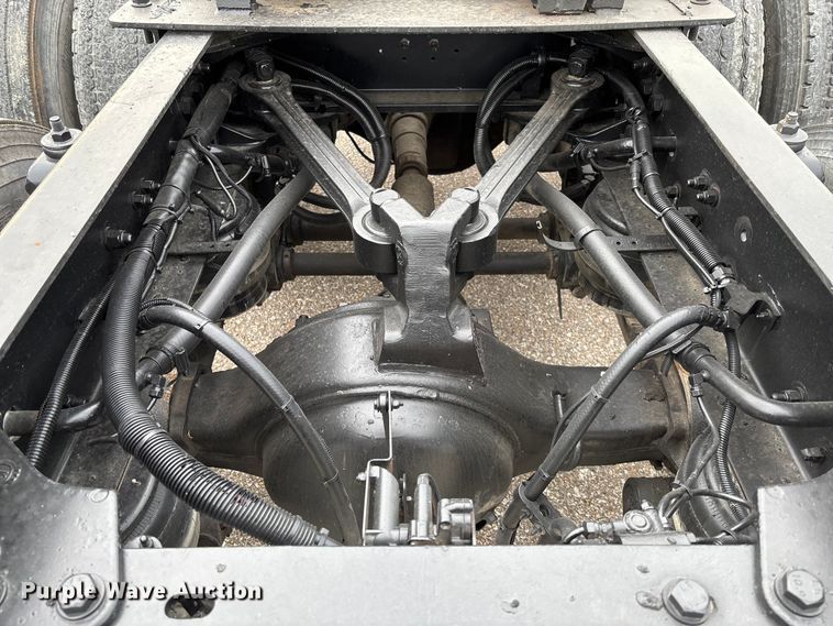 image for item EM8198 1999 Kenworth T800 semi truck