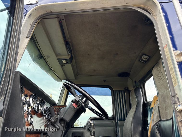 image for item EM8198 1999 Kenworth T800 semi truck