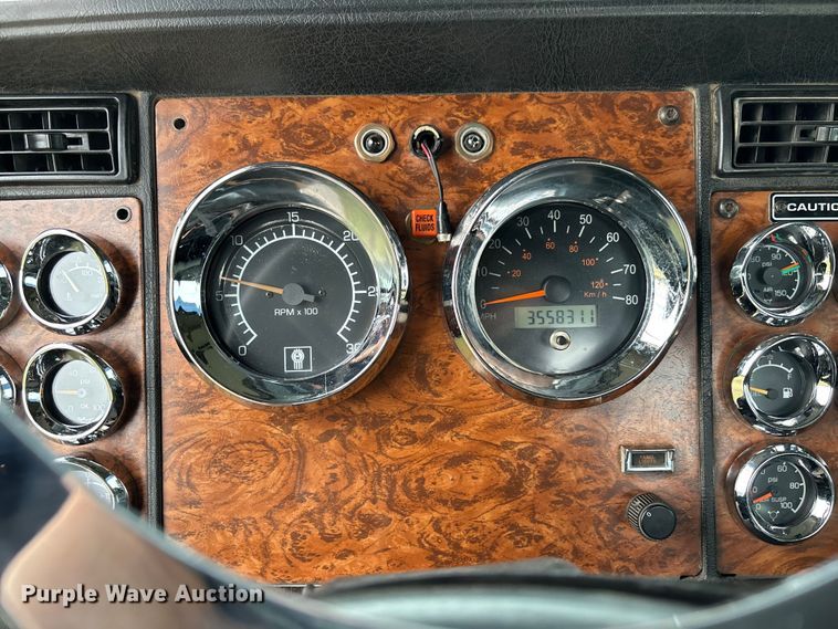 image for item EM8198 1999 Kenworth T800 semi truck