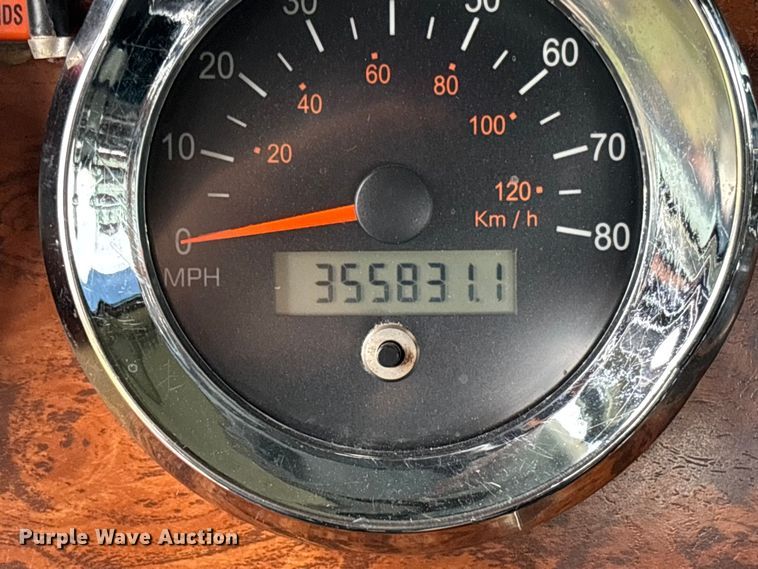 image for item EM8198 1999 Kenworth T800 semi truck