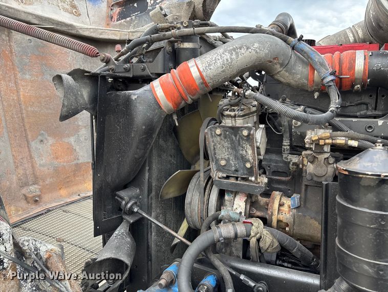 image for item EM8198 1999 Kenworth T800 semi truck