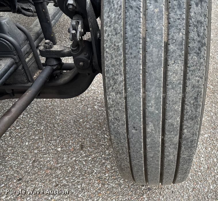 image for item EM8198 1999 Kenworth T800 semi truck