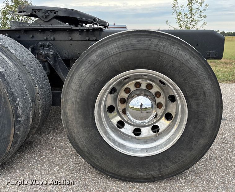 image for item EM8198 1999 Kenworth T800 semi truck