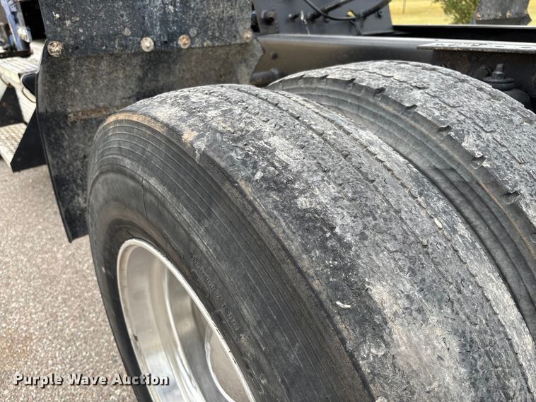 image for item EM8198 1999 Kenworth T800 semi truck