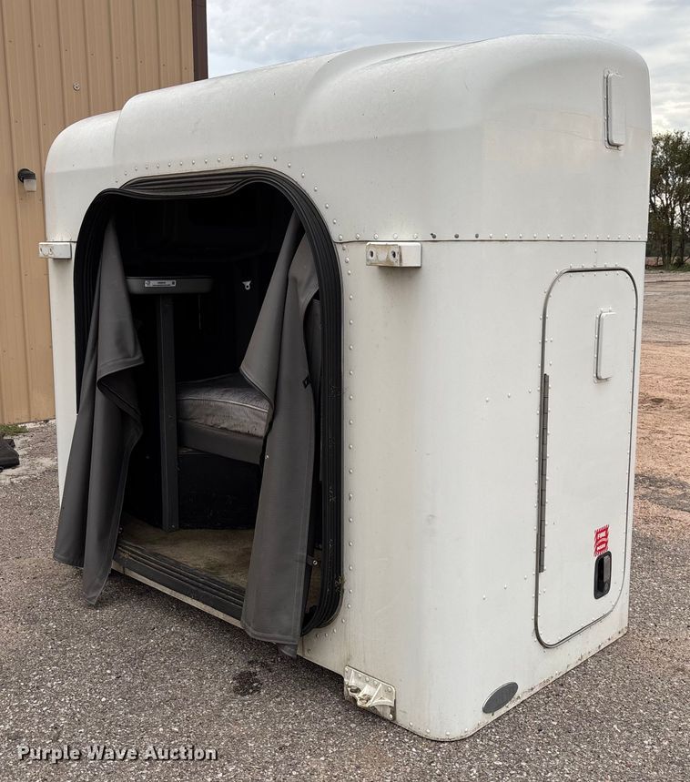 image for item EM8200 Unibilt Ultracab sleeper cab