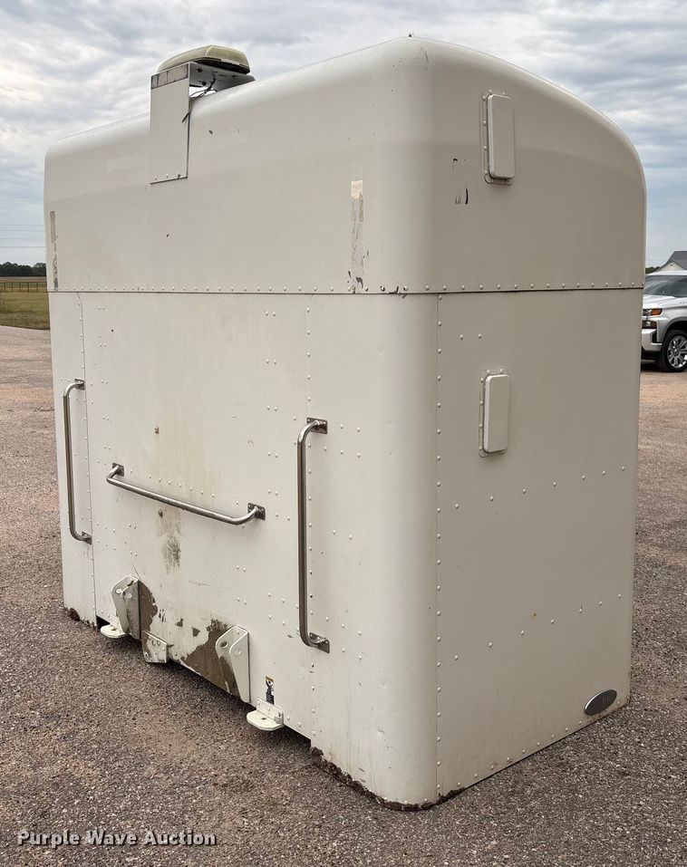 image for item EM8200 Unibilt Ultracab sleeper cab