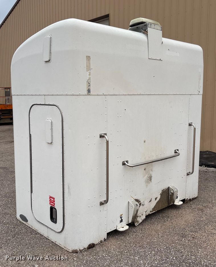 image for item EM8200 Unibilt Ultracab sleeper cab