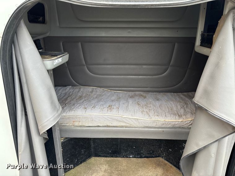 image for item EM8200 Unibilt Ultracab sleeper cab