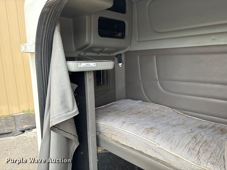 image for item EM8200 Unibilt Ultracab sleeper cab