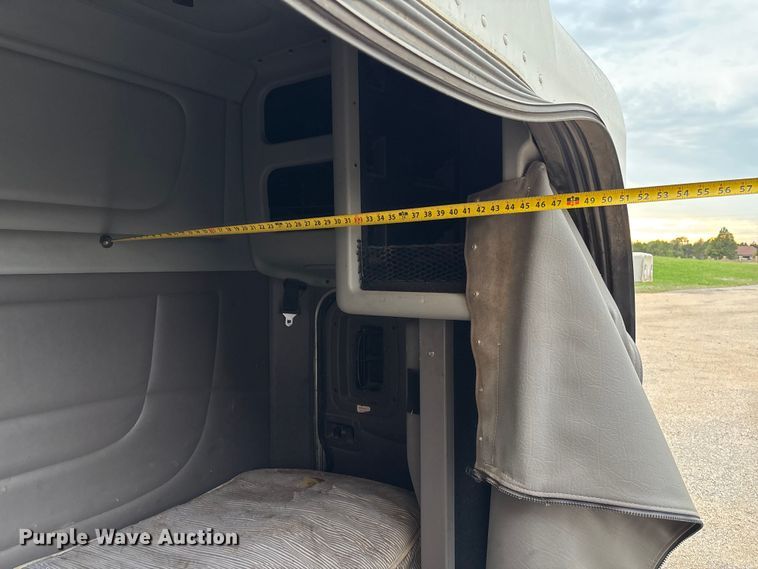 image for item EM8200 Unibilt Ultracab sleeper cab