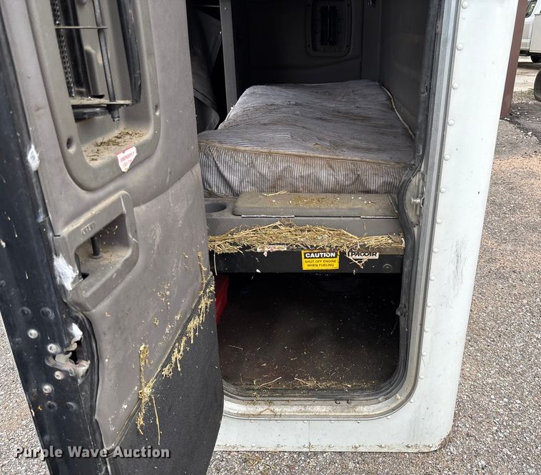 image for item EM8200 Unibilt Ultracab sleeper cab