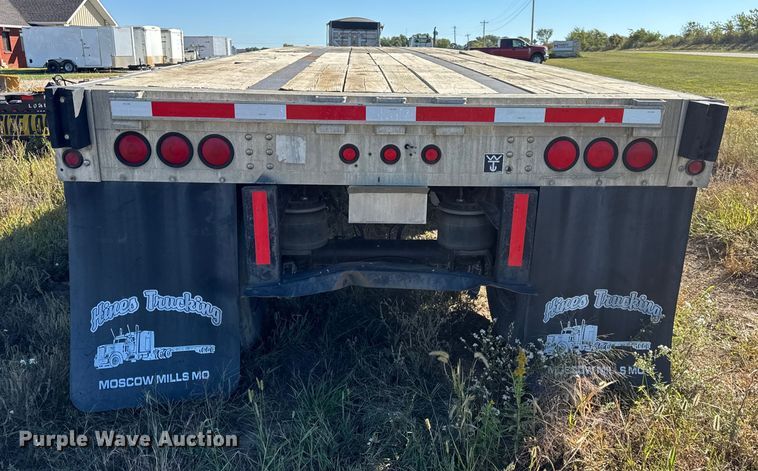 image for item EN0515 2002 Wilson CF-900 flatbed trailer