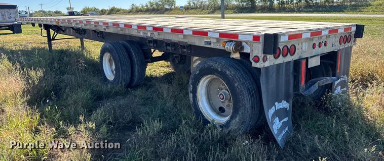 image for item EN0515 2002 Wilson CF-900 flatbed trailer