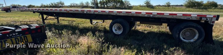 image for item EN0515 2002 Wilson CF-900 flatbed trailer