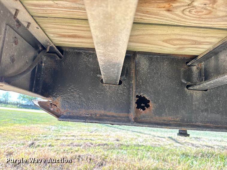 image for item EN0515 2002 Wilson CF-900 flatbed trailer