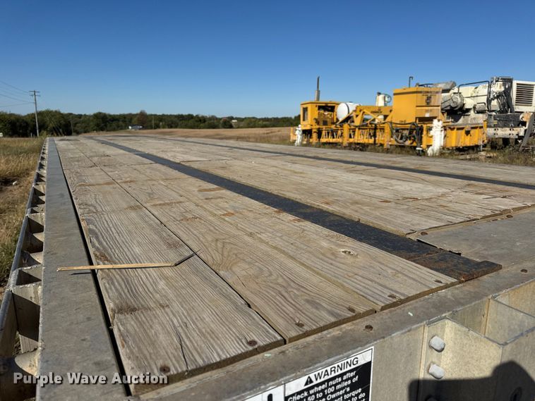 image for item EN0515 2002 Wilson CF-900 flatbed trailer