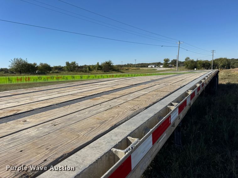 image for item EN0515 2002 Wilson CF-900 flatbed trailer