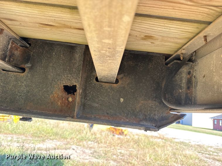 image for item EN0515 2002 Wilson CF-900 flatbed trailer