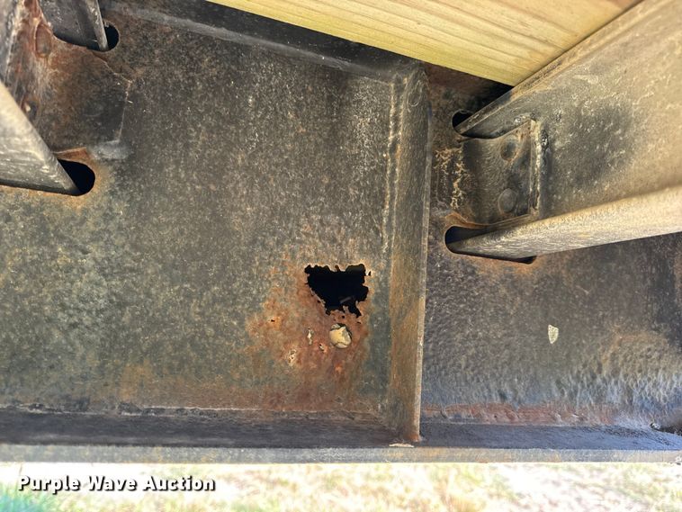 image for item EN0515 2002 Wilson CF-900 flatbed trailer