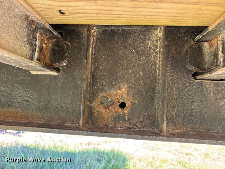 image for item EN0515 2002 Wilson CF-900 flatbed trailer