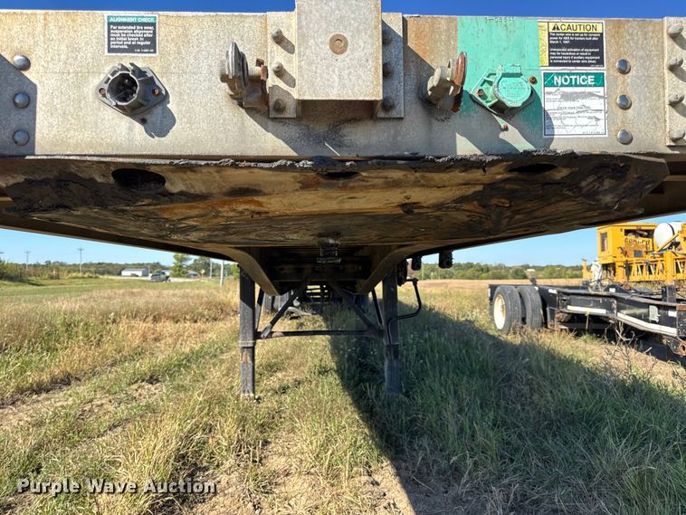 image for item EN0515 2002 Wilson CF-900 flatbed trailer