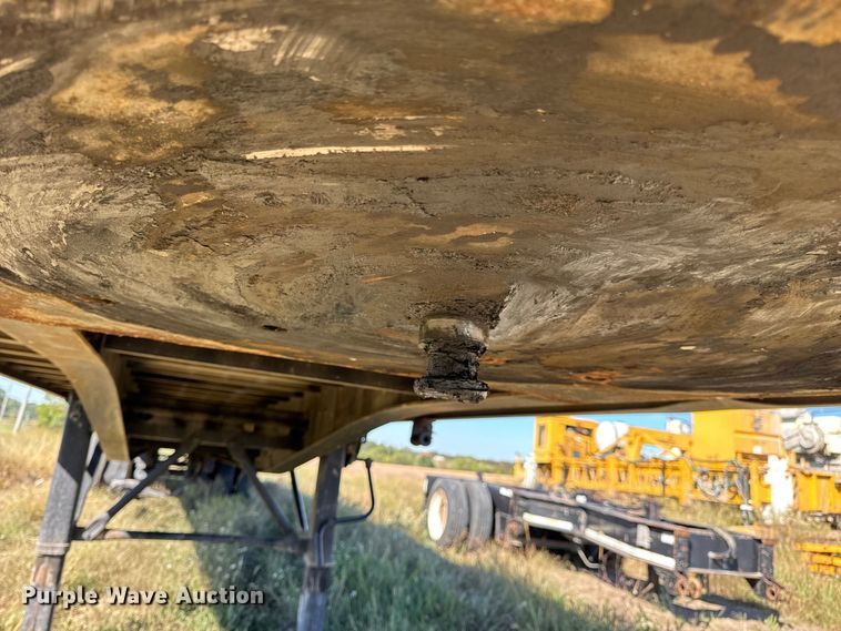 image for item EN0515 2002 Wilson CF-900 flatbed trailer