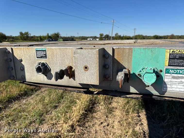 image for item EN0515 2002 Wilson CF-900 flatbed trailer