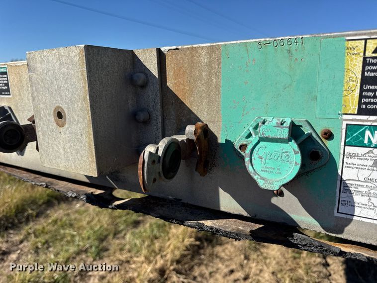 image for item EN0515 2002 Wilson CF-900 flatbed trailer