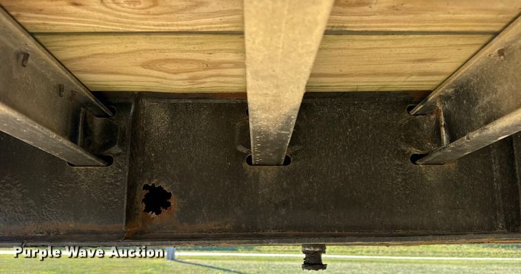 image for item EN0515 2002 Wilson CF-900 flatbed trailer