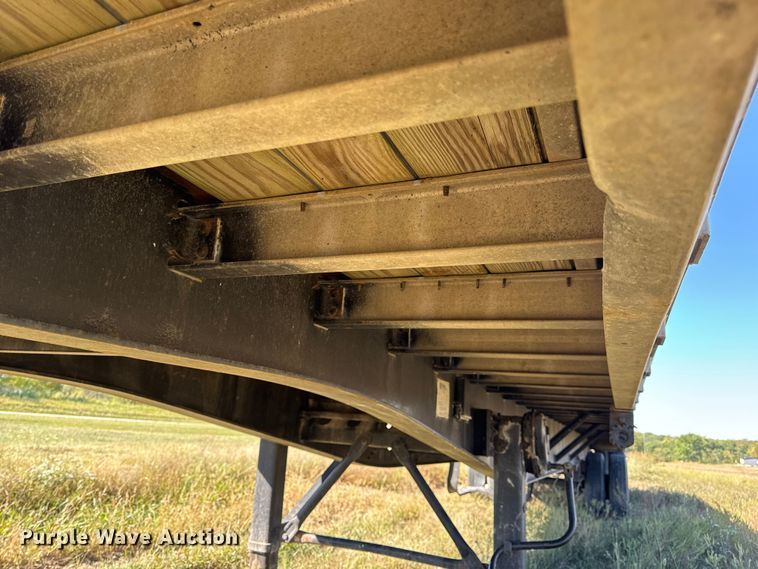 image for item EN0515 2002 Wilson CF-900 flatbed trailer