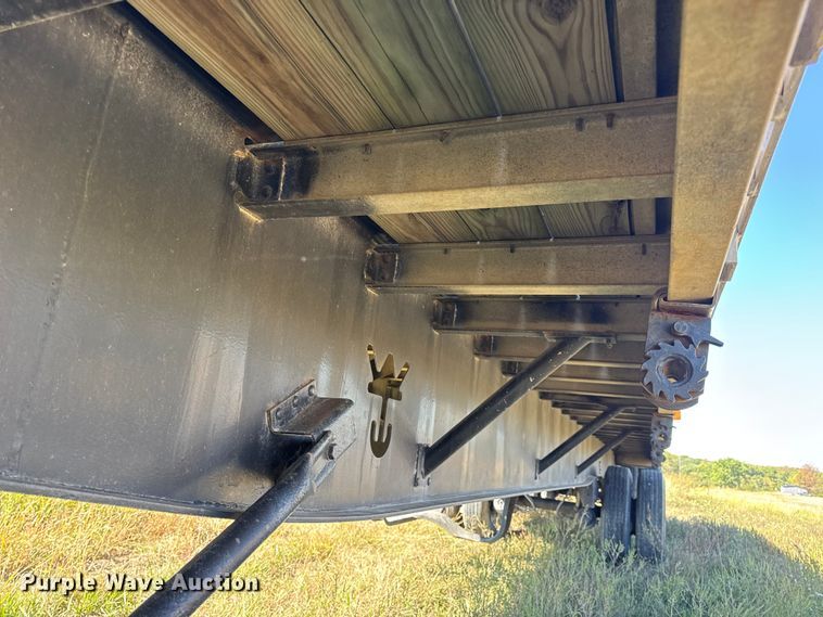image for item EN0515 2002 Wilson CF-900 flatbed trailer