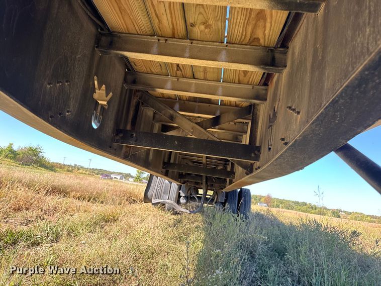 image for item EN0515 2002 Wilson CF-900 flatbed trailer