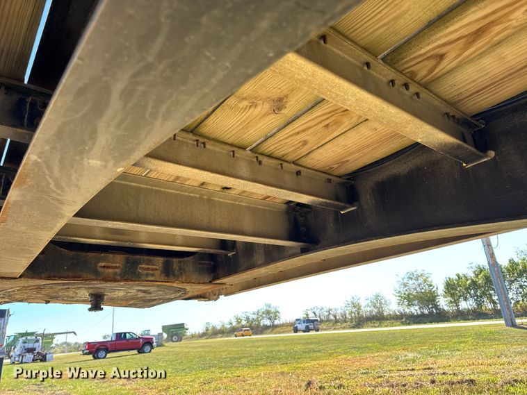 image for item EN0515 2002 Wilson CF-900 flatbed trailer