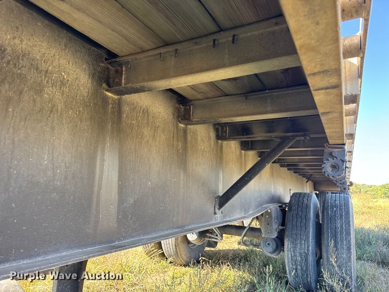 image for item EN0515 2002 Wilson CF-900 flatbed trailer