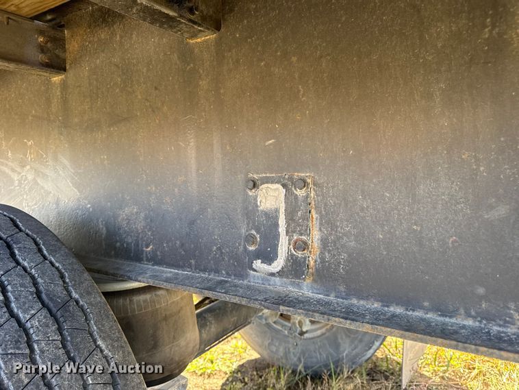 image for item EN0515 2002 Wilson CF-900 flatbed trailer