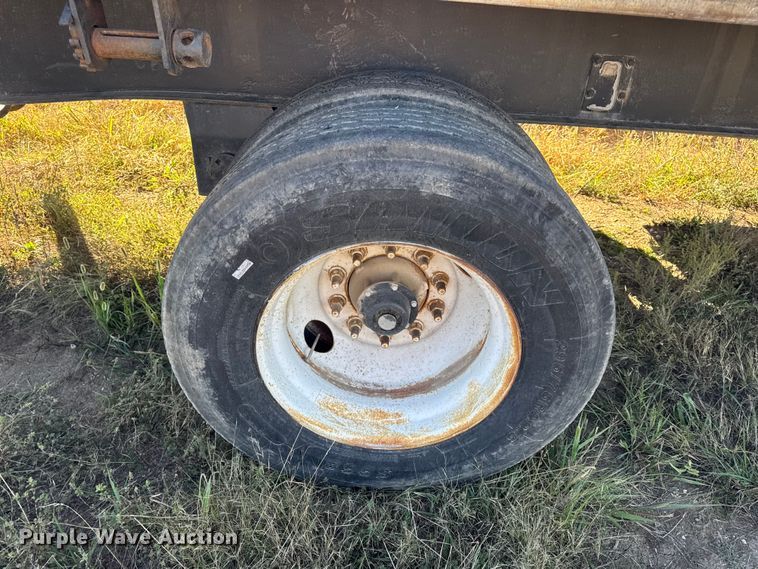 image for item EN0515 2002 Wilson CF-900 flatbed trailer