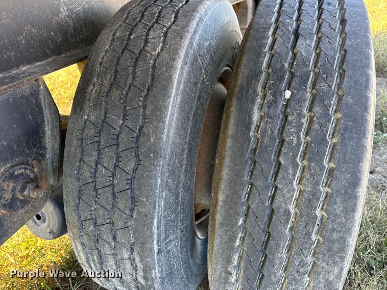 image for item EN0515 2002 Wilson CF-900 flatbed trailer