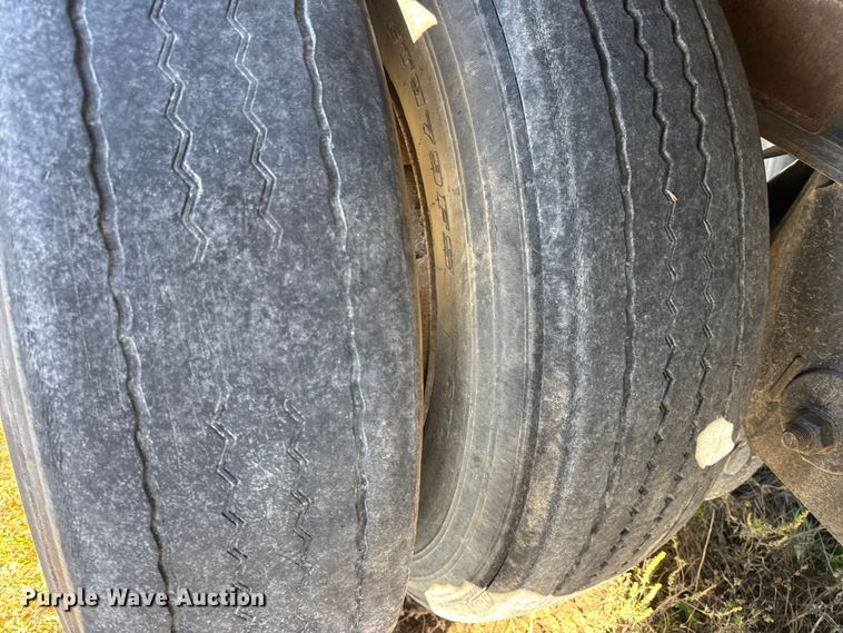 image for item EN0515 2002 Wilson CF-900 flatbed trailer