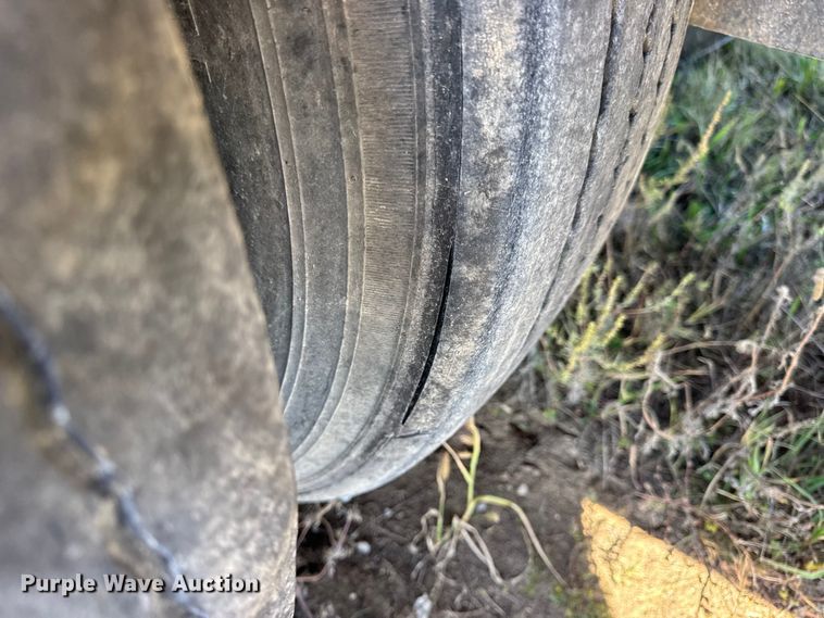 image for item EN0515 2002 Wilson CF-900 flatbed trailer